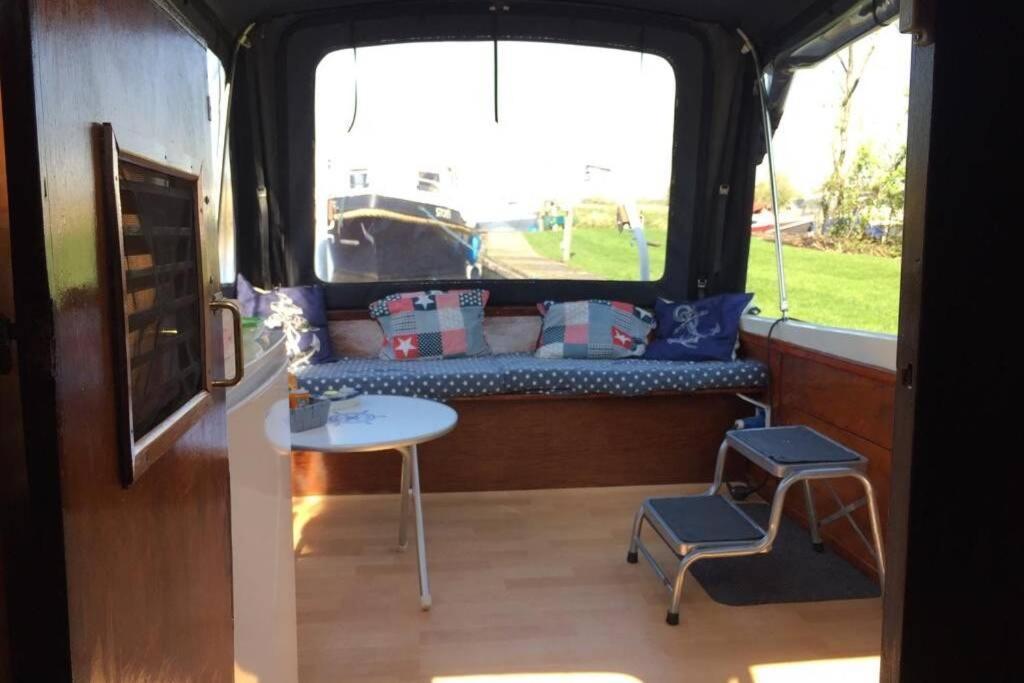 Boat Allemansfreon - Kamperen Op Het Water - Niet Om Mee Te Varen - Read Host Profile-Lees Hostprofiel Jutrijp المظهر الخارجي الصورة