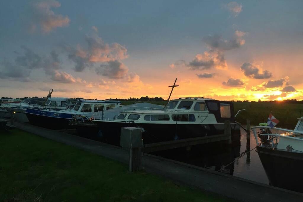 Boat Allemansfreon - Kamperen Op Het Water - Niet Om Mee Te Varen - Read Host Profile-Lees Hostprofiel Jutrijp المظهر الخارجي الصورة