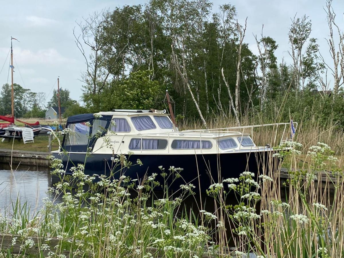 Boat Allemansfreon - Kamperen Op Het Water - Niet Om Mee Te Varen - Read Host Profile-Lees Hostprofiel Jutrijp المظهر الخارجي الصورة