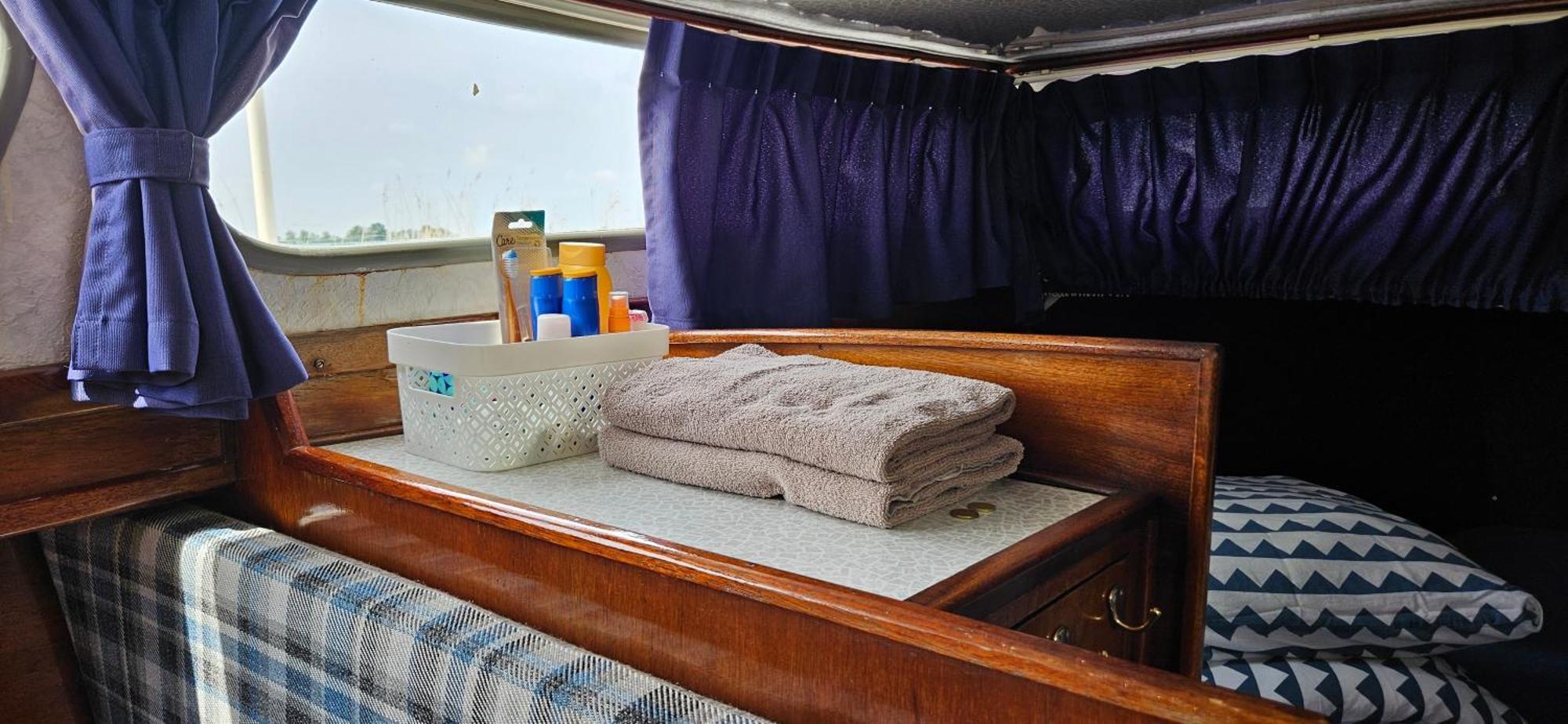Boat Allemansfreon - Kamperen Op Het Water - Niet Om Mee Te Varen - Read Host Profile-Lees Hostprofiel Jutrijp المظهر الخارجي الصورة